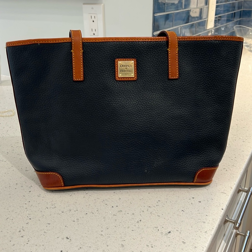 Classic Dooney & Bourke handbag!